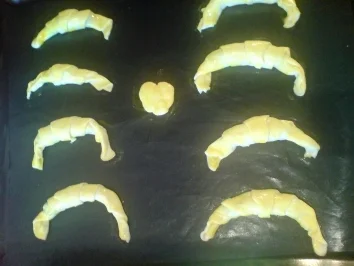 Rezept: Blätterteig-Kaffee-Nuss-Hörnchen Bild Nr. 4 Blätterteig-Kaffee-Nuss-Hörnchen - Rezept - Bild Nr. 4