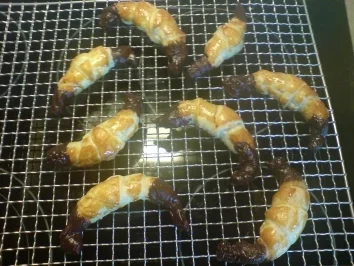 Rezept: Blätterteig-Kaffee-Nuss-Hörnchen Bild Nr. 5 Blätterteig-Kaffee-Nuss-Hörnchen - Rezept - Bild Nr. 5