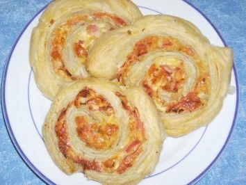 Gefüllte Blätterteig - Schinken - Röllchen - Rezept