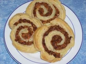 Gefüllte Blätterteig -Zwiebel - Röllchen - Rezept