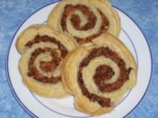 Gefüllte Blätterteig -Zwiebel - Röllchen - Rezept