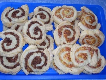 Rezept: Gefüllte Blätterteig -Zwiebel - Röllchen Bild Nr. 2 Gefüllte Blätterteig -Zwiebel - Röllchen - Rezept - Bild Nr. 2