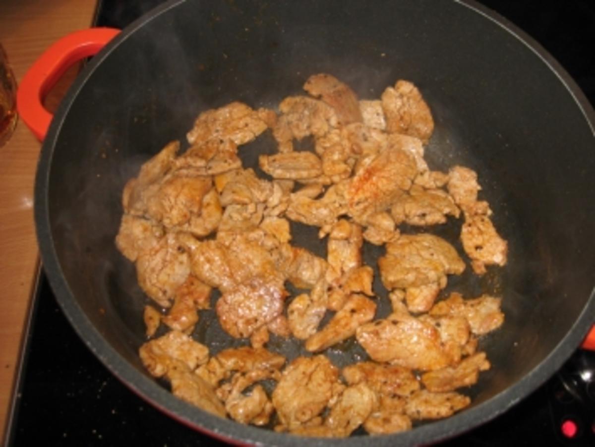 Geschnetzeltes mit Oliven und Walnüssen - Rezept - Bild Nr. 3