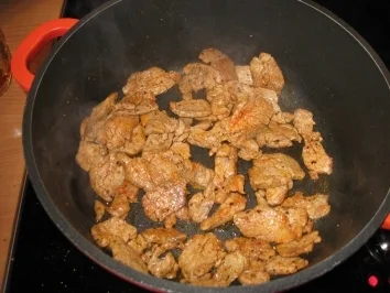 Rezept: Geschnetzeltes mit Oliven und Walnüssen Bild Nr. 3 Geschnetzeltes mit Oliven und Walnüssen - Rezept - Bild Nr. 3