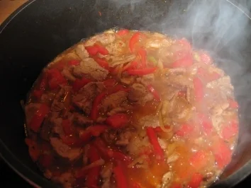 Rezept: Geschnetzeltes mit Oliven und Walnüssen Bild Nr. 6 Geschnetzeltes mit Oliven und Walnüssen - Rezept - Bild Nr. 6