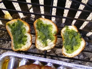 Brotscheibchen gegrillt - Rezept