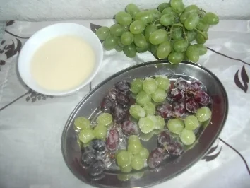 Rezept: Vanilletrauben auf Zabaione Vanilletrauben auf Zabaione - Rezept