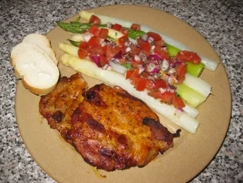 Marinierter Spargel all ' italiana mit gegrillten Nackensteaks - Rezept