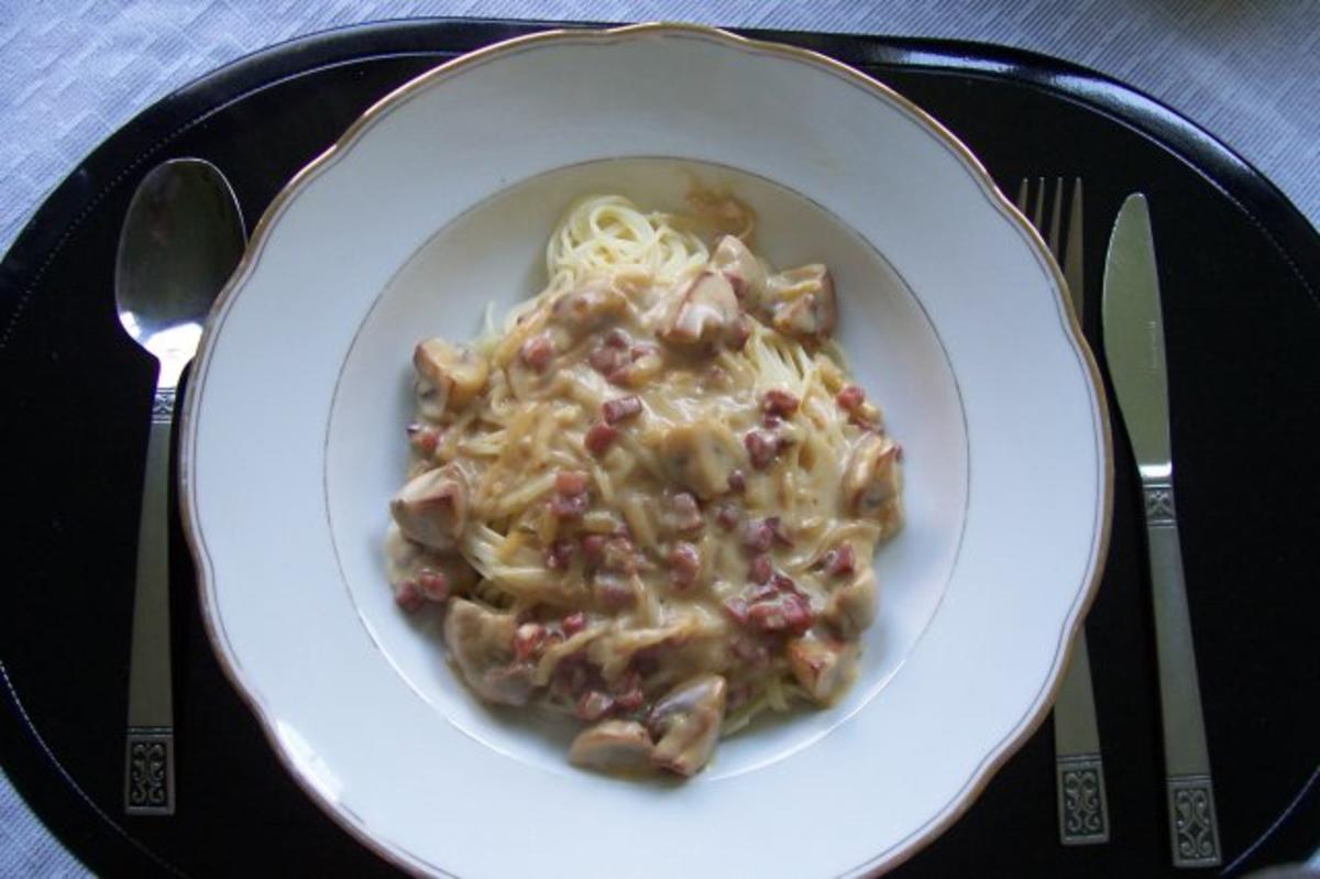 Cappeletti in Schinken-Sauce - Rezept