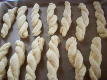 Rezept: Quark-Zöpfe Bild Nr. 5 Quark-Zöpfe - Rezept - Bild Nr. 5