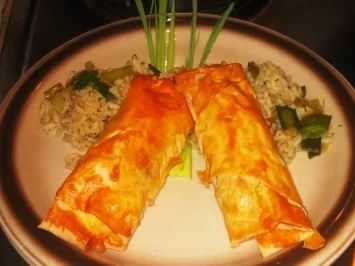 Rezept: Vegetarisch: Schafskäseröllchen auf Gemüsereis Vegetarisch: Schafskäseröllchen auf Gemüsereis - Rezept