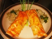 Rezept: Vegetarisch: Schafskäseröllchen auf Gemüsereis Vegetarisch: Schafskäseröllchen auf Gemüsereis - Rezept