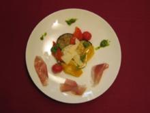 Mediterraner Gemüsesalat mit Parmesanhobeln und Parmaschinken - Rezept