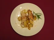 Spargel-Truthahn-Röllchen auf Kartoffeln und Parmesansoße - Rezept