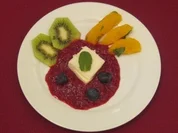 Marinierte Orangenfilets mit Minze auf einem Himbeerspiegel - Rezept