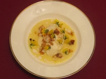 Weiße Mousse an Ananasspiegel mit Kokosraspeln - Tortugas Sünde - Rezept