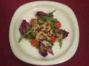 Champignons mit Balsamico-Honigdressing auf Rucola - Rezept