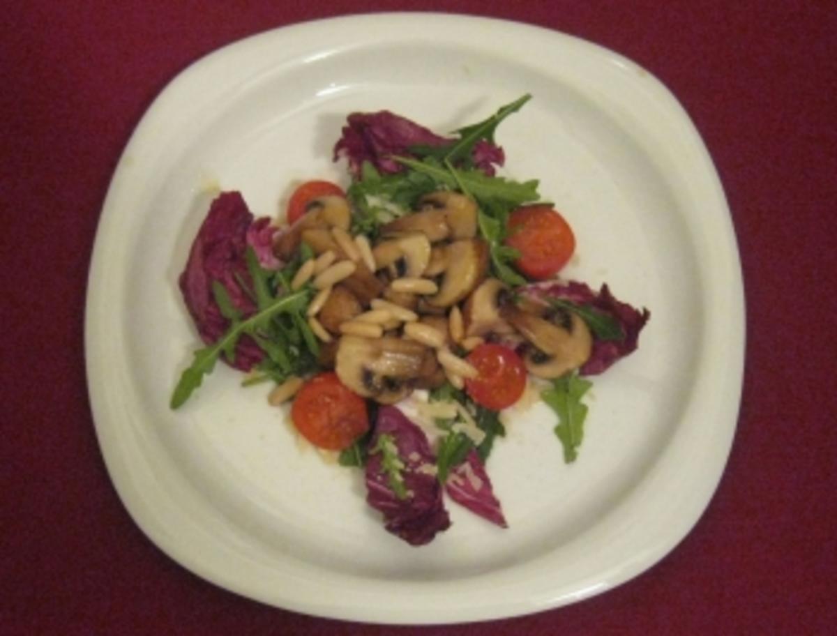 Bilder für Champignons mit Balsamico-Honigdressing auf Rucola - Rezept