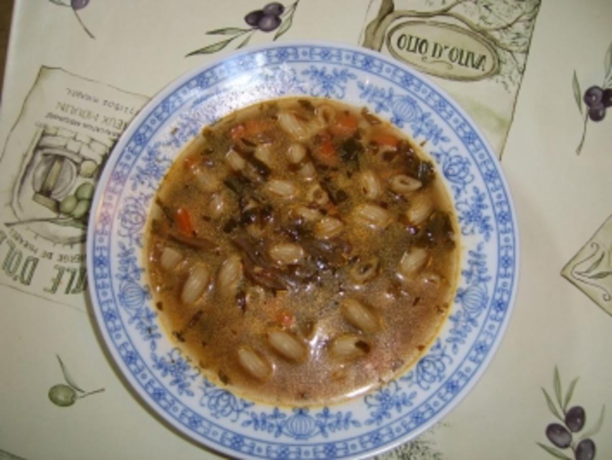 Karottensuppe - Nudelsuppe mit roten Zwiebeln - Rezept