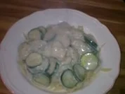 Rezept: Hähnchenbrust in Zucchinirahm Hähnchenbrust in Zucchinirahm - Rezept