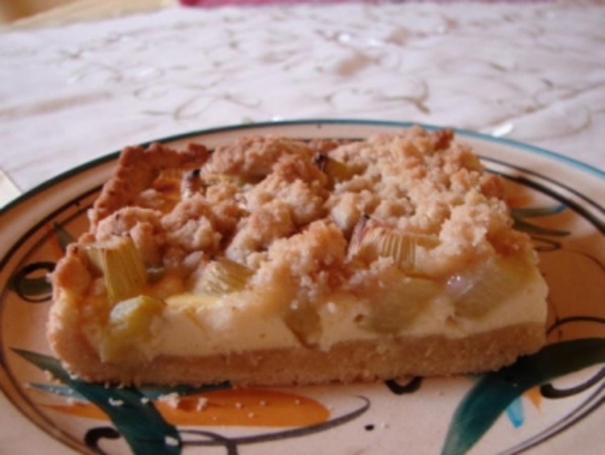 Rhabarberkuchen mit Quark und Streusel - Rezept - kochbar.de