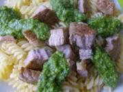 Bärlauchpesto umspielt Fusilli - Nudeln und Schweinefiletstückchen - Rezept