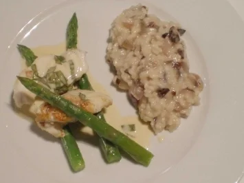 Rezept: Seeteufel an Beurre Blanc mit Sauerampfer, Radicchio-Risotto und grünem Spargel Seeteufel an Beurre Blanc mit Sauerampfer, Radicchio-Risotto und grünem Spargel - Rezept