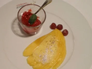 Gratinierte Mango mit Prosecco-Sabayon an Himbeersorbet - Rezept