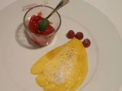 Rezept: Gratinierte Mango mit Prosecco-Sabayon an Himbeersorbet Gratinierte Mango mit Prosecco-Sabayon an Himbeersorbet - Rezept