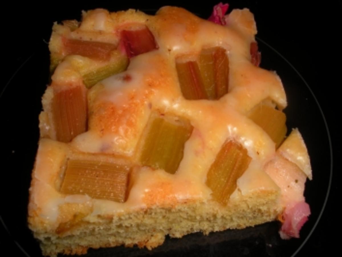 Saftiger Rhabarberkuchen mit Mascarponesahne - Rezept - Bild Nr. 2