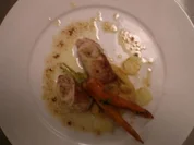 Gefüllte Kalbsfleischröllchen mit Kichererbsen-Polenta und Gemüsebeilage - Rezept