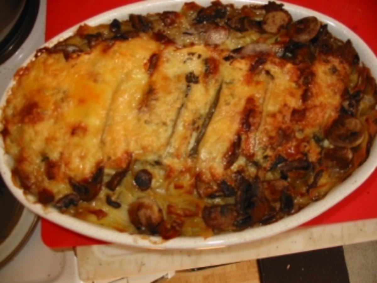 Gratin mit Nudeln Champignon Geschnetzeltee Poule Brüste und
Kalbsbratwurst - Rezept Eingereicht von Scheizer49