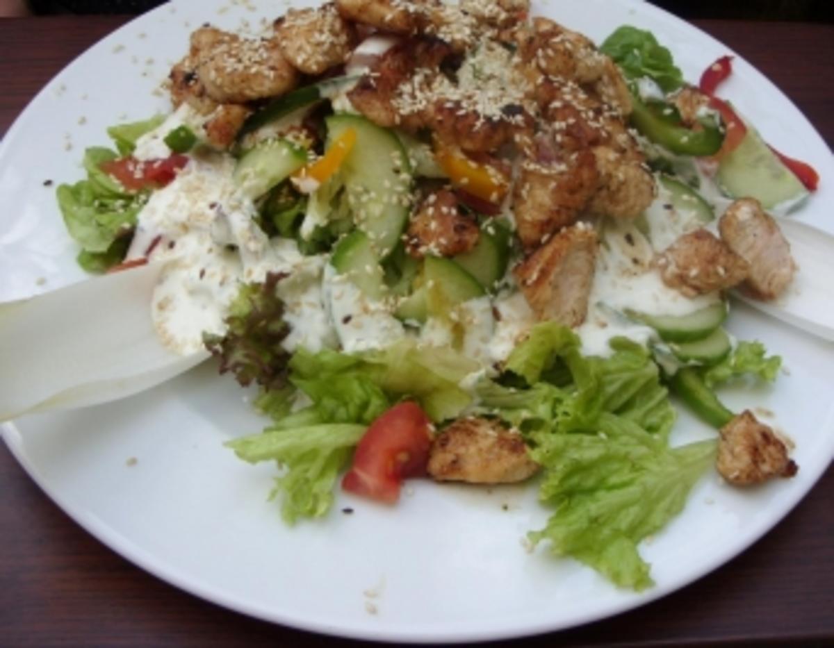 Salat Allerei mit Putenstreifen und Sesamkörner - Rezept