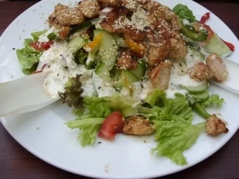 Rezept: Salat Allerei mit Putenstreifen und Sesamkörner Salat Allerei mit Putenstreifen und Sesamkörner - Rezept