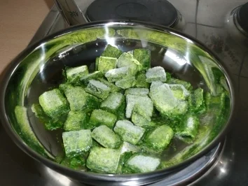 Rezept: Orecchiette mit Spinat,Sahne,Rouquefort,Tomaten und Chilli Bild Nr. 2 Orecchiette mit Spinat,Sahne,Rouquefort,Tomaten und Chilli - Rezept - Bild Nr. 2