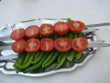 Mariniertes Putenkebap mit gegrillen Tomaten und Pepperonie - Rezept - Bild Nr. 3