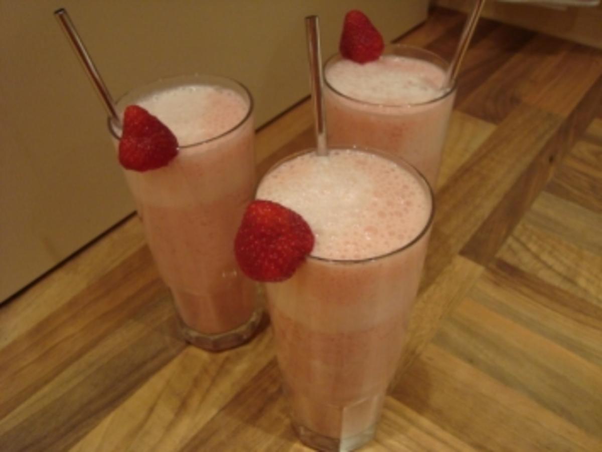Getränke - kalt - Gespritzte Erdbeermilch - Rezept