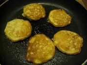 Kleine  Maispfannkuchen als Sättigungsbeilage bei amerikanischen Steaks - Rezept