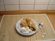 Bananen-Nusshörnchen mit Himbeersahne - Rezept