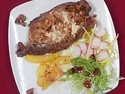 Düsseldorfer Senfrostbraten mit Kartoffelecken an Frisee-Salat - Rezept