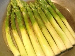 Spargel gebraten mit Fleur de Sel und Olivenöl - Rezept - Bild Nr. 3