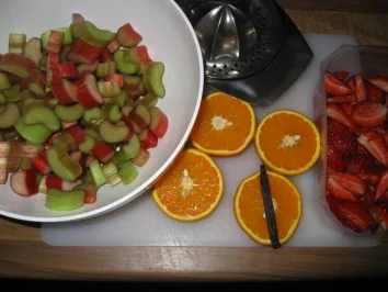 Rezept: Rhabarber - Erdbeergrütze Bild Nr. 2 Rhabarber - Erdbeergrütze - Rezept - Bild Nr. 2