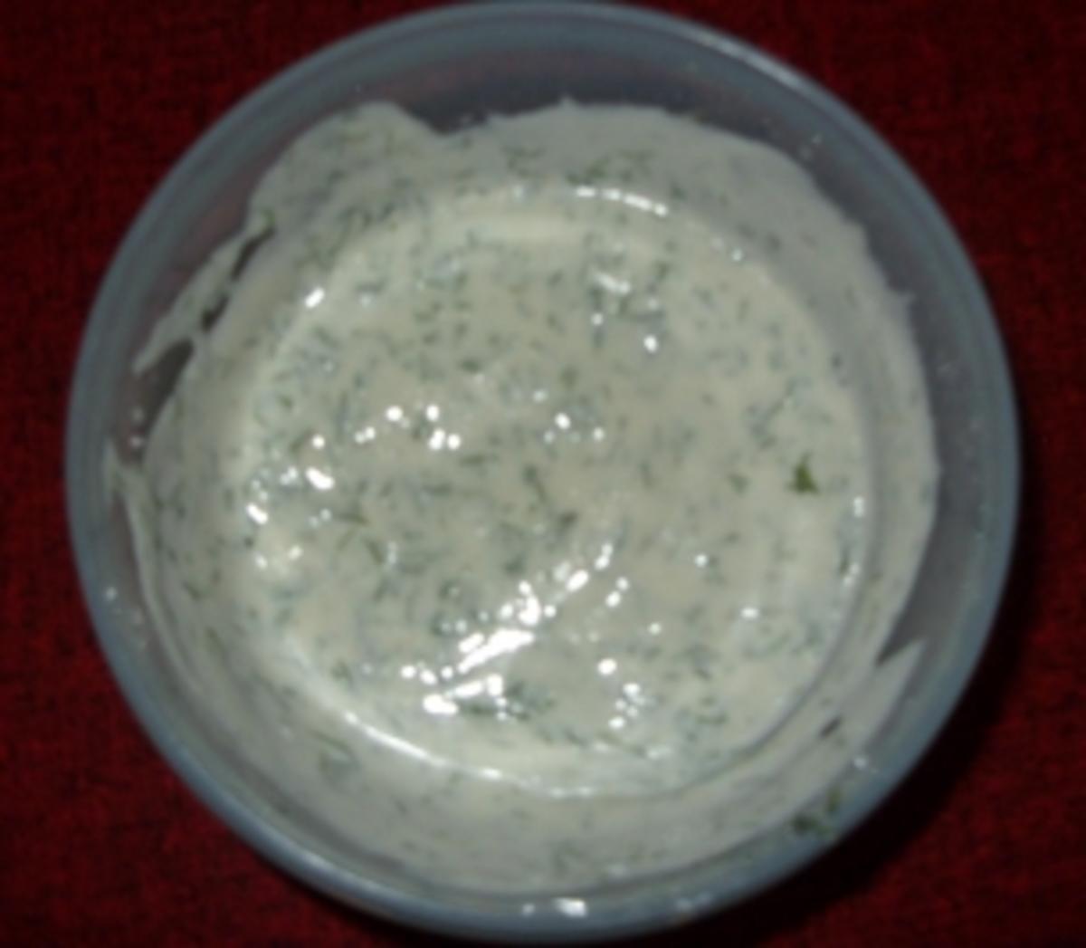 Rohkostsalat auf Römersalatbett und Dill-Joghurtdressing - Rezept - Bild Nr. 3