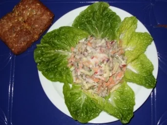 Rohkostsalat auf Römersalatbett und Dill-Joghurtdressing - Rezept - Bild Nr. 5