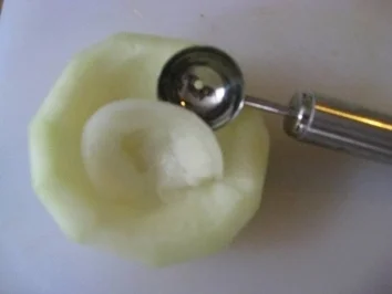 gefüllte  Poulardenbrust mit Bärlauchfarce , Kohlrabikörbchen & violetten Kartoffeln - Rezept - Bild Nr. 3