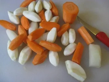 gefüllte  Poulardenbrust mit Bärlauchfarce , Kohlrabikörbchen & violetten Kartoffeln - Rezept - Bild Nr. 4