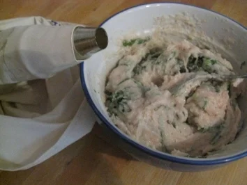 gefüllte  Poulardenbrust mit Bärlauchfarce , Kohlrabikörbchen & violetten Kartoffeln - Rezept - Bild Nr. 9