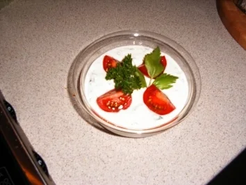 Rezept: Ouark mit frischen Kräutern und Tomate Ouark mit frischen Kräutern und Tomate - Rezept