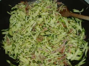 Spaghetti mit Zucchini-Schinken-Oberssoß - Rezept - Bild Nr. 2