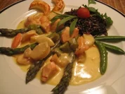 Navarin von Jakobsmuschelnm mit tourniertem Gemüse , grüner Spargel & wilden Reis - Rezept